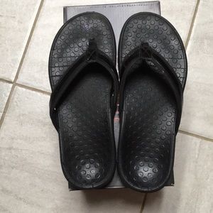 Vionic tide II black sandals size 9